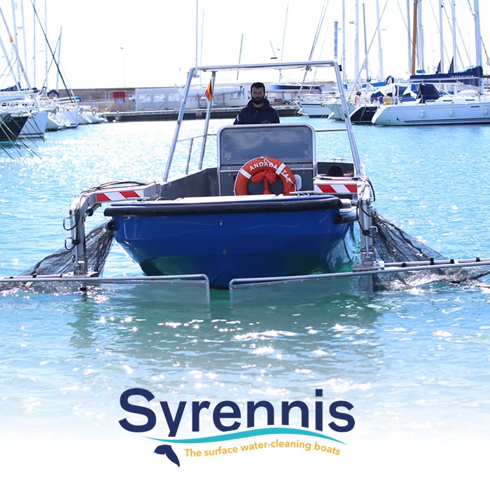 Embarcations faciles à manœuvrer pour le nettoyage de la surface de l’eau de façon pratique. 