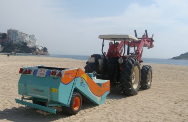 Nettoyeur de plages UNICORN Resort KL